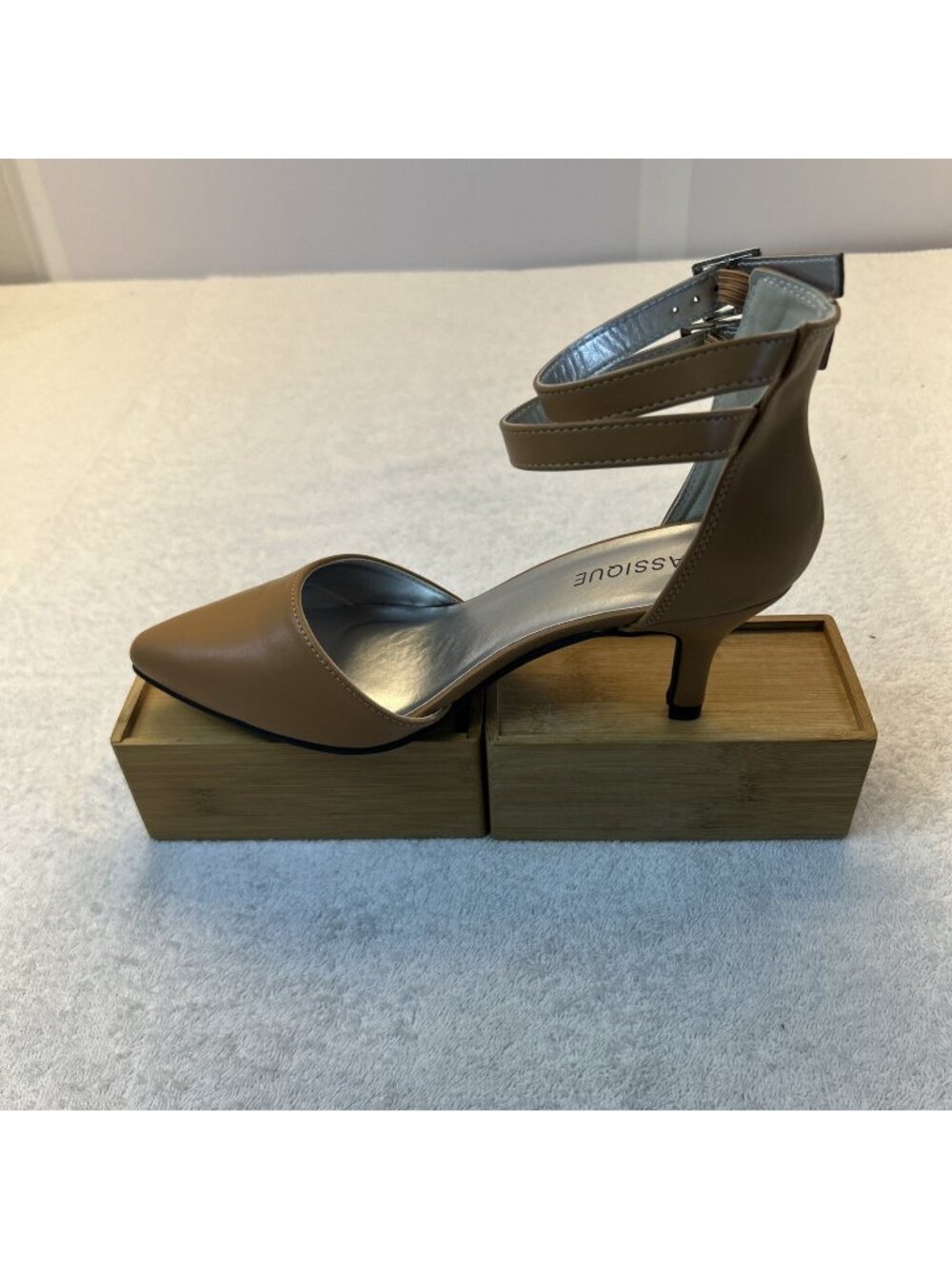 Classique Ankle Strap Pump Camlo Camel Color Faux Leather Women SZ 8.5 New
